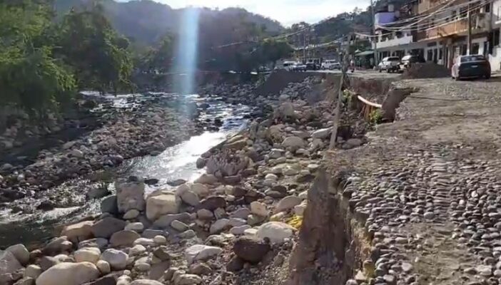 El gran riesgo que representa el Río Cuale para las viviendas cercanas