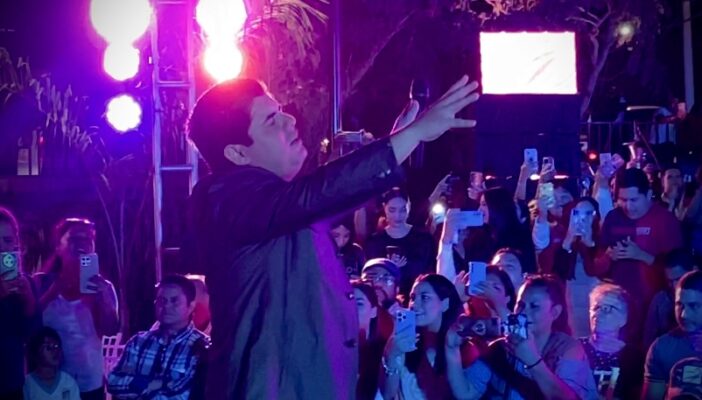 VIDEO: Alfredo Olivas da ‘palomazo’ en la inauguración del parador turístico