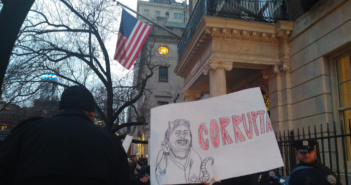 Manifestación en Nueva York contra Xóchitl Gálvez