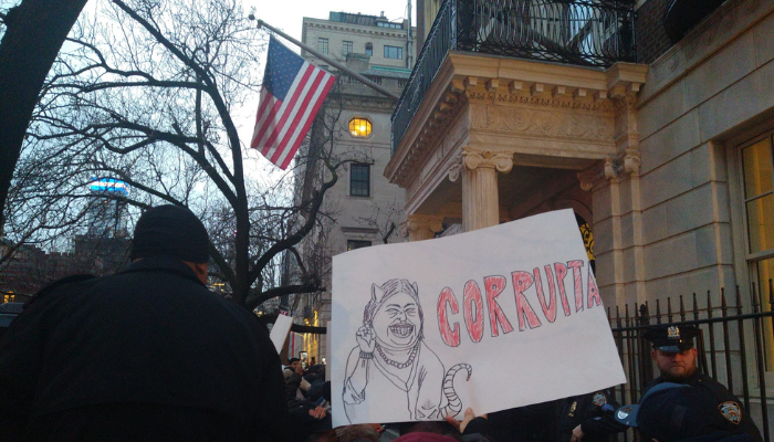 Manifestación en Nueva York contra Xóchitl Gálvez