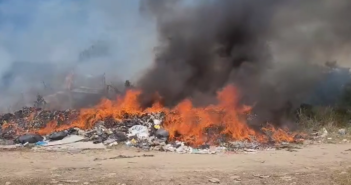 Se registra incendio en basurero clandestino en Fluvial Vallarta