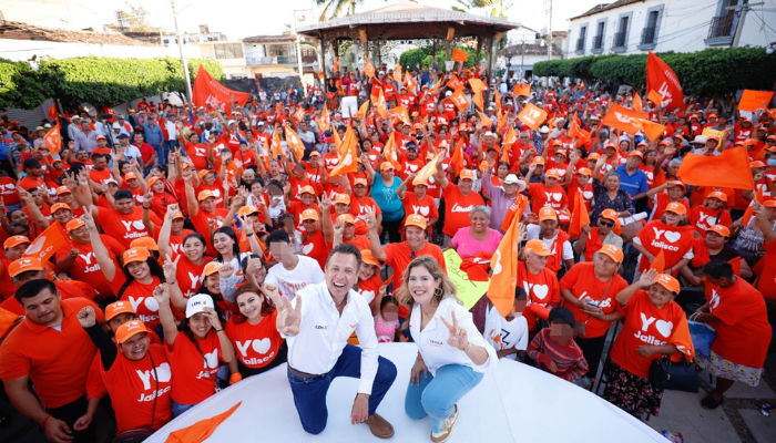 Pablo Lemus Navarro presenta propuestas en Tomatlán