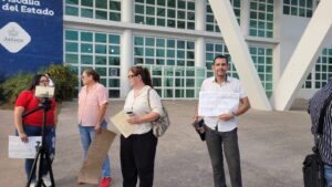 Periodistas de Puerto Vallarta se manifiestan frente a la Fiscalía