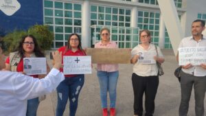 Periodistas de Puerto Vallarta se manifiestan frente a la Fiscalía