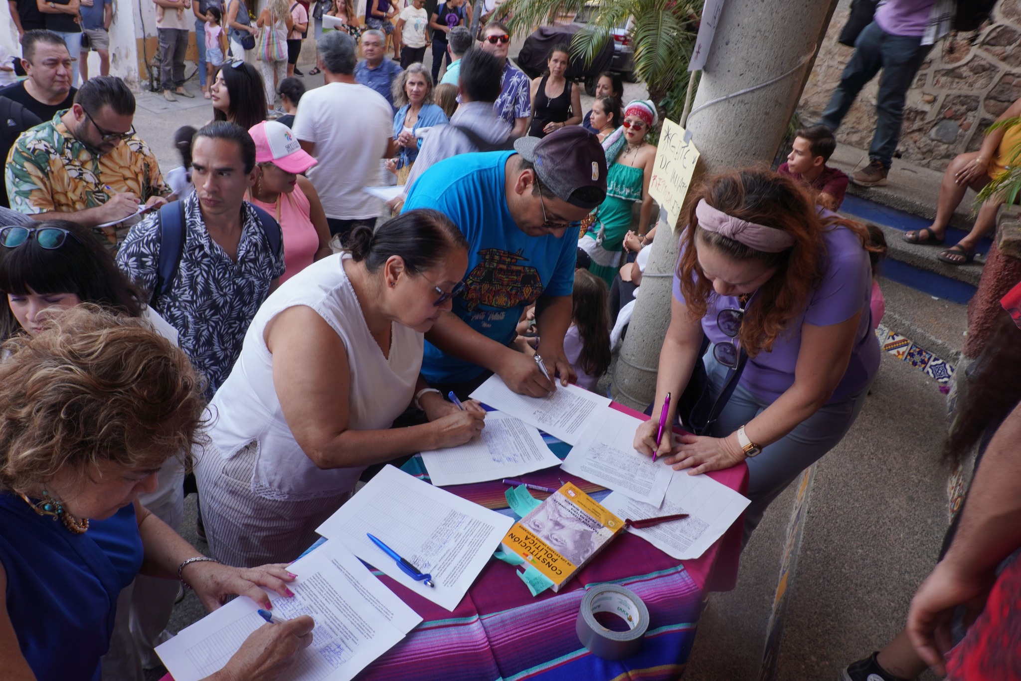Locales y turistas brindan respaldo a Restaurante Gaby 1 Locales y turistas brindan respaldo a Restaurante Gaby