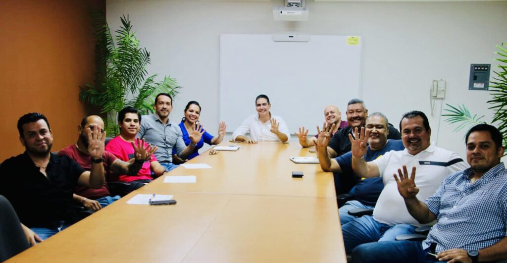 Héctor Santana suma a su equipo funcionarios del XI Ayuntamiento 1 Héctor Santana y equipo