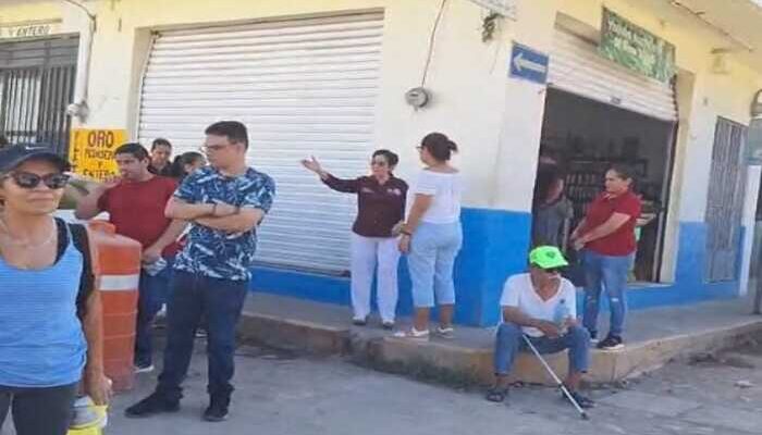 Chuyita López aprovecha manifestación para hacer campaña 