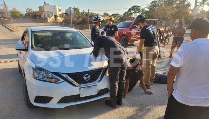 Motociclistas chocan en Lomas del Coapinole