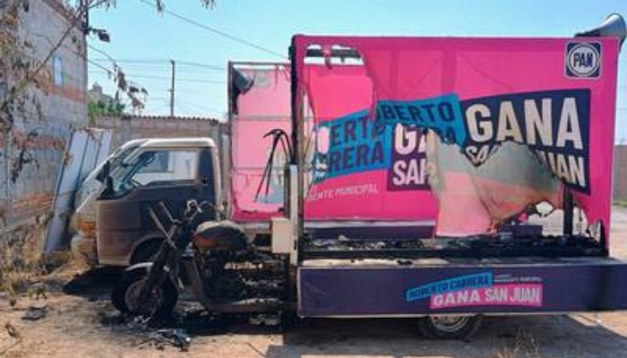 Incendian vehículos de campaña de Roberto Cabrera