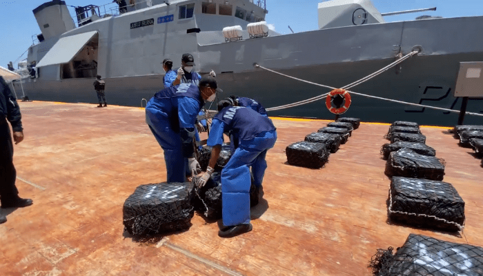 Marina asegura más de cien costalillas de cocaína frente a las costas de Acapulco