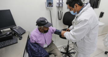 IMSS-Bienestar abre más de 3 mil vacantes de enfermería