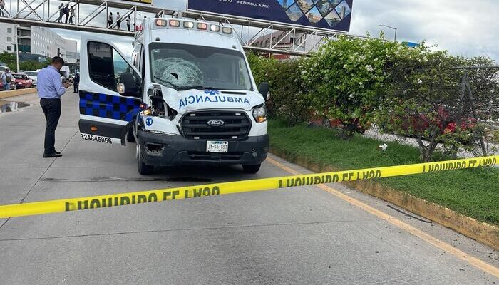 Ambulancia arrolla a ciclista en la carretera 200