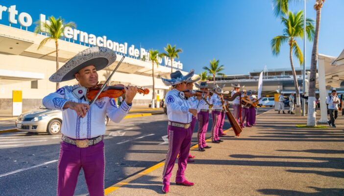 Puerto Vallarta consolida su atractivo turístico con aumento de vuelos canadienses y nuevas rutas