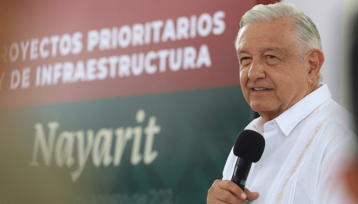 AMLO critica a la “Marea Rosa” y su protesta por la sobrerrepresentación