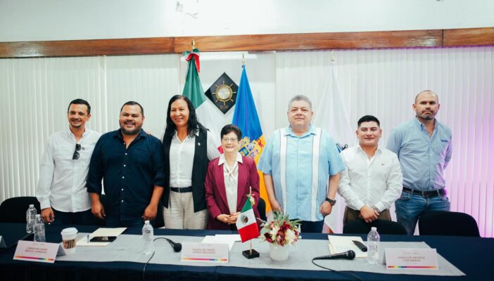 El Ayuntamiento de Puerto Vallarta realizó la instalación formal de la Comisión Edilicia de Servicios Públicos municipales que será encabezada por María de Jesús "Chuyita" López de Michel.