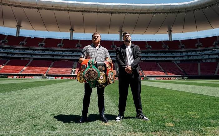 Presume administración de Alfaro haber impulsado la industria del entretenimiento en Jalisco 1 Saúl "Canelo" Álvarez y John Ryder en el estadio Akron dando promoción a su pelea.