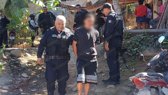 Detienen a sujeto agresivo que amenazó a sus vecinos