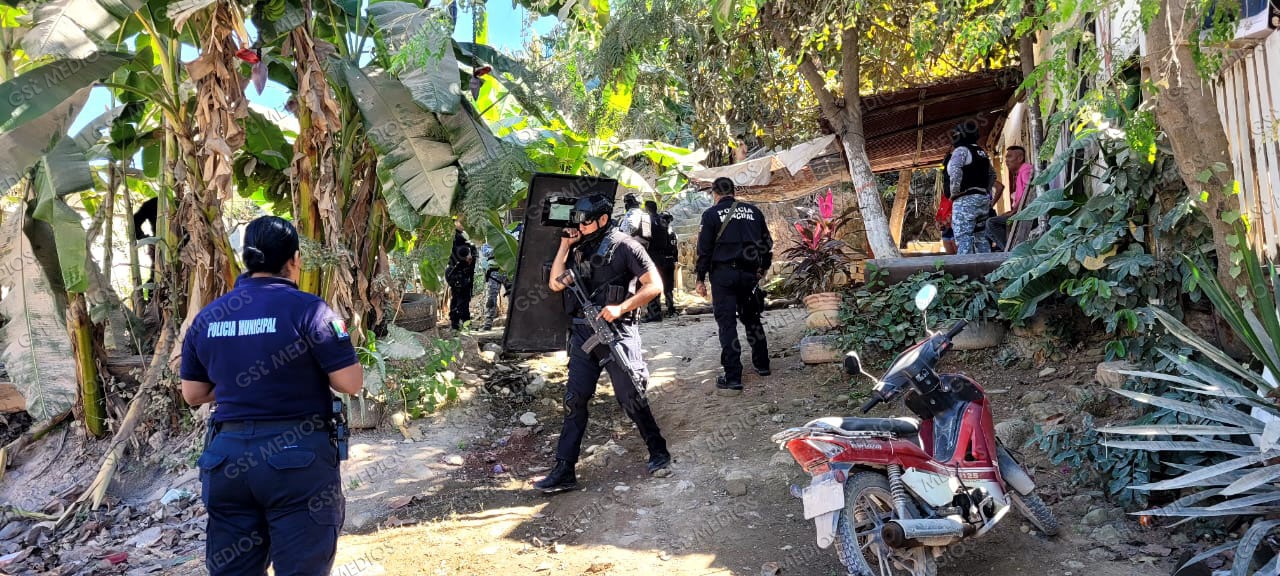 Detienen a sujeto agresivo que amenazó a sus vecinos