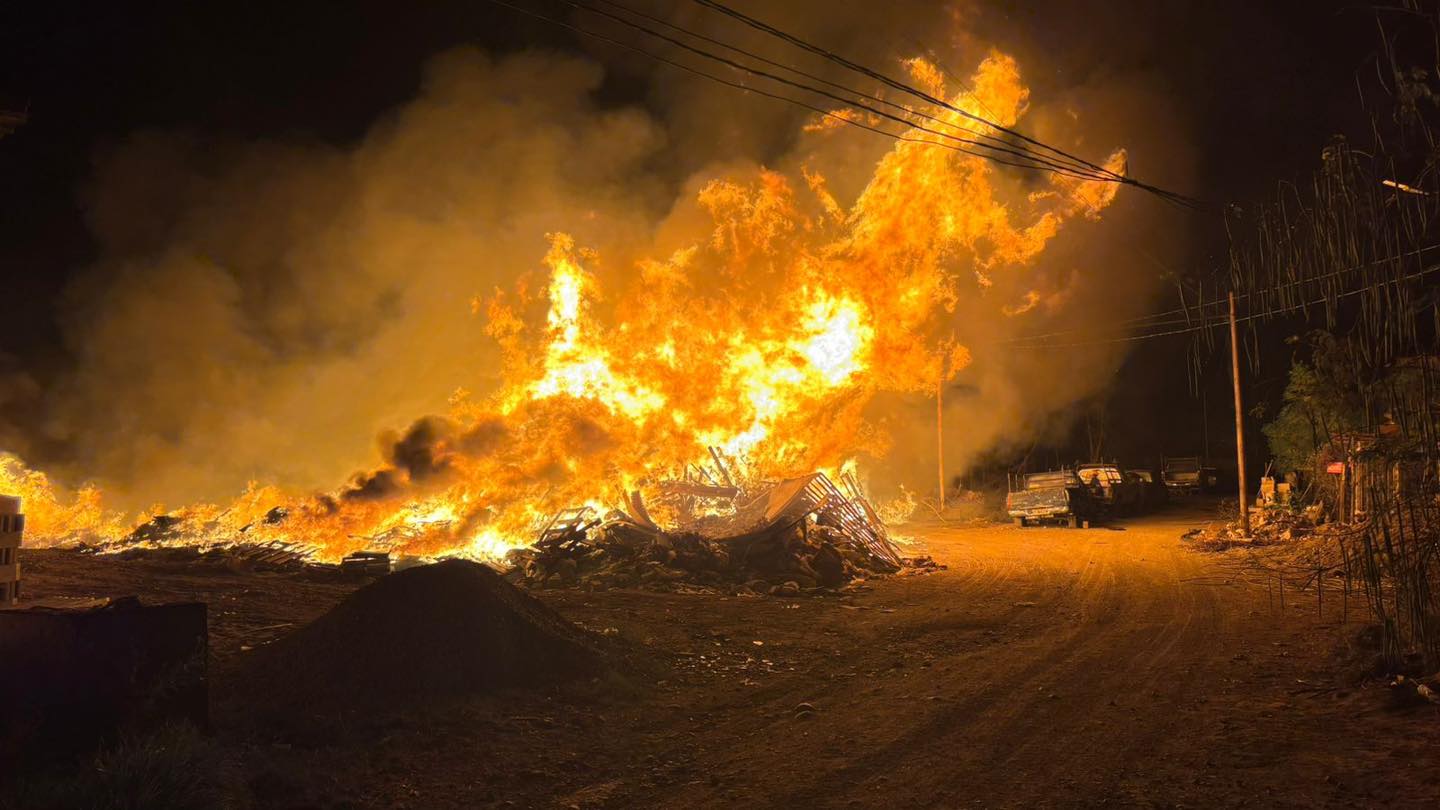 Incendio en lote baldío de la colonia Getzemaní puso en alerta a vecinos