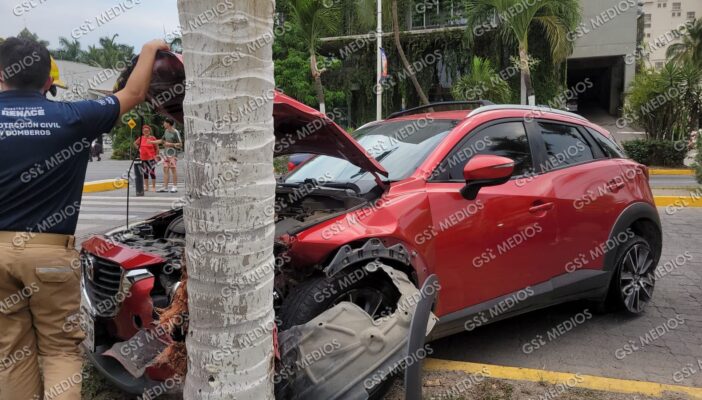 Aparatoso accidente en la Francisco Medina Ascencio