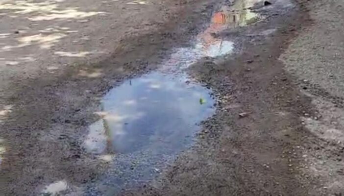 Exigen atención urgente a SEAPAL por tres fugas de agua en Loma Bonita