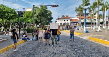 Vecinos marchan en Puerto Vallarta para exigir agua y atención a servicios básicos