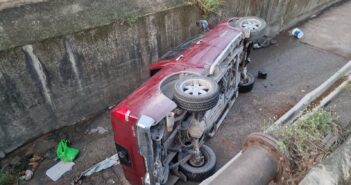 Volcadura aparatosa en Avenida de los Poetas sin lesionados