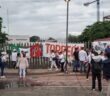 Trabajadores del IMSS marchan en Puerto Vallarta en defensa de pensiones y derechos laborales
