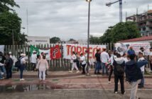 Trabajadores del IMSS marchan en Puerto Vallarta en defensa de pensiones y derechos laborales