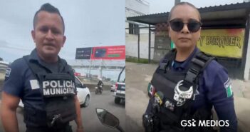 Polícias de Bahía de Banderas son exhibidos tras chocar contra un motociclista