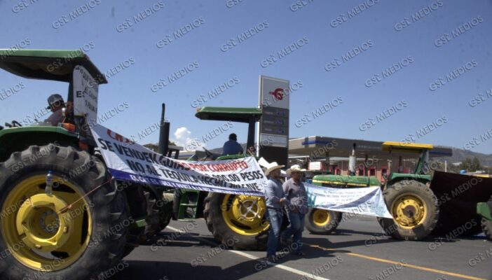 Productores de maíz liberan carreteras tras alcanzar acuerdo de un aumento de 950 pesos por tonelada