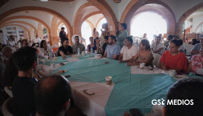 Munguía y locatarios dialogaron sobre el proyecto de ampliación del malecón de Puerto Vallarta