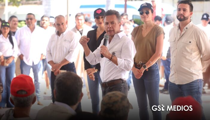 Lemus entrega apoyos y anuncia inversión de 50 mdp en obras viales para Vallarta