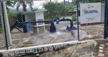 Denuncian derrame de agua potable en pozo de Seapal Vallarta en la colonia Independencia