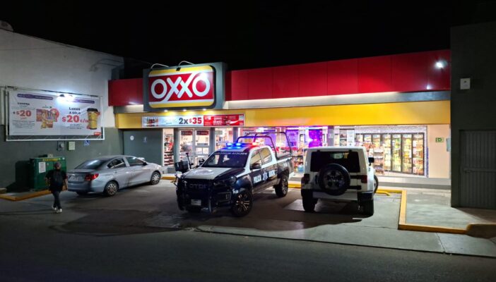 Asaltan con arma de fuego a tienda Oxxo en Playa Grande