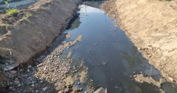 Vecinos denuncian otro derrame de aguas negras en canal de Fluvial Vallarta