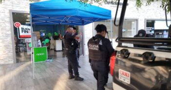 Pareja comete asalto a mano armada en tienda AT&T de Plaza Parota