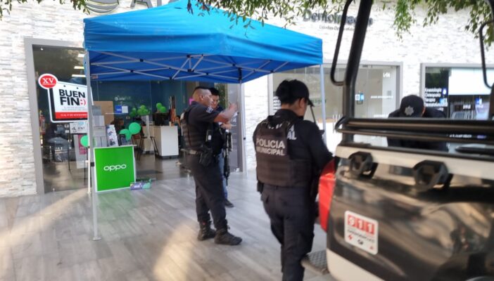 Pareja comete asalto a mano armada en tienda AT&T de Plaza Parota