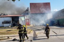 Incendio consume tienda Bodega Aurrerá en Ixtapa; evacuan a las personas para prevenir riesgos