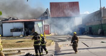 Incendio consume tienda Bodega Aurrerá en Ixtapa; evacuan a las personas para prevenir riesgos