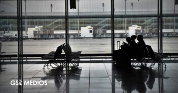 Más de 1,400 vuelos cancelados en Estados Unidos por nevadas y restricciones gubernamentales