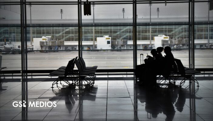 Más de 1,400 vuelos cancelados en Estados Unidos por nevadas y restricciones gubernamentales