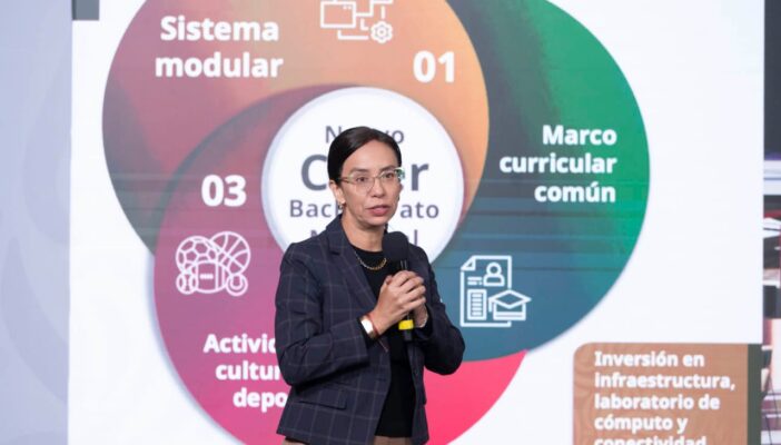 Gobierno presenta nuevo modelo de ciberbachillerato