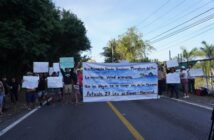 Realizan manifestación contra privatización de Playa Mismaloya