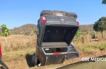 Vuelca camioneta presuntamente vinculada al Ayuntamiento de Bahía de Banderas