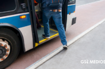 Ante ausencia de autoridades, estudiantes colocan parada provisional de camión en Ixtapa