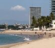 Playas de Puerto Vallarta presentan bandera amarilla, morada y roja