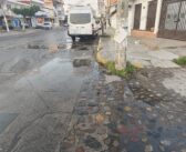 Denuncian fugas de agua a solo unos metros de oficinas de SEAPAL Vallarta