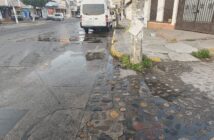 Denuncian fugas de agua a solo unos metros de oficinas de SEAPAL Vallarta