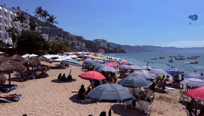 Puerto Vallarta recibe casi 30 mil turistas en puente vacacional